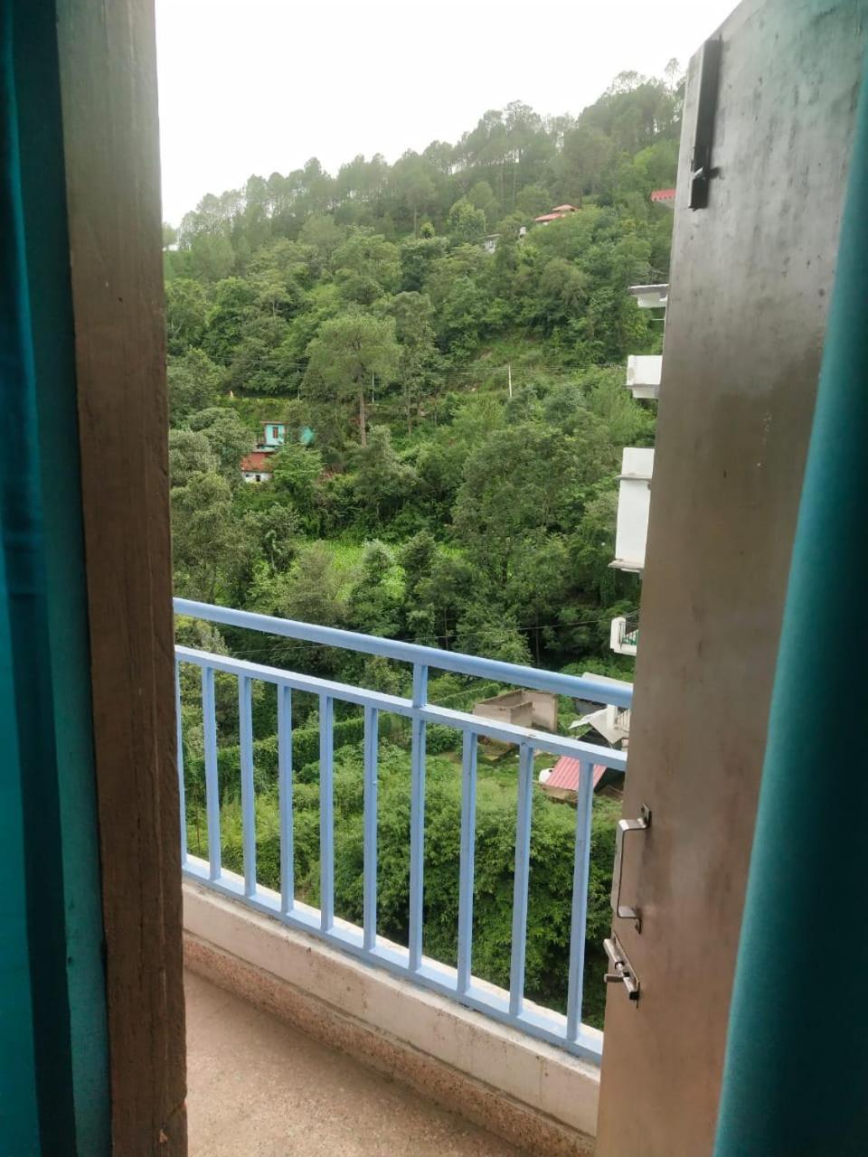Abuzz Oxfordcaps Chanakya Hostel Solan Exterior foto