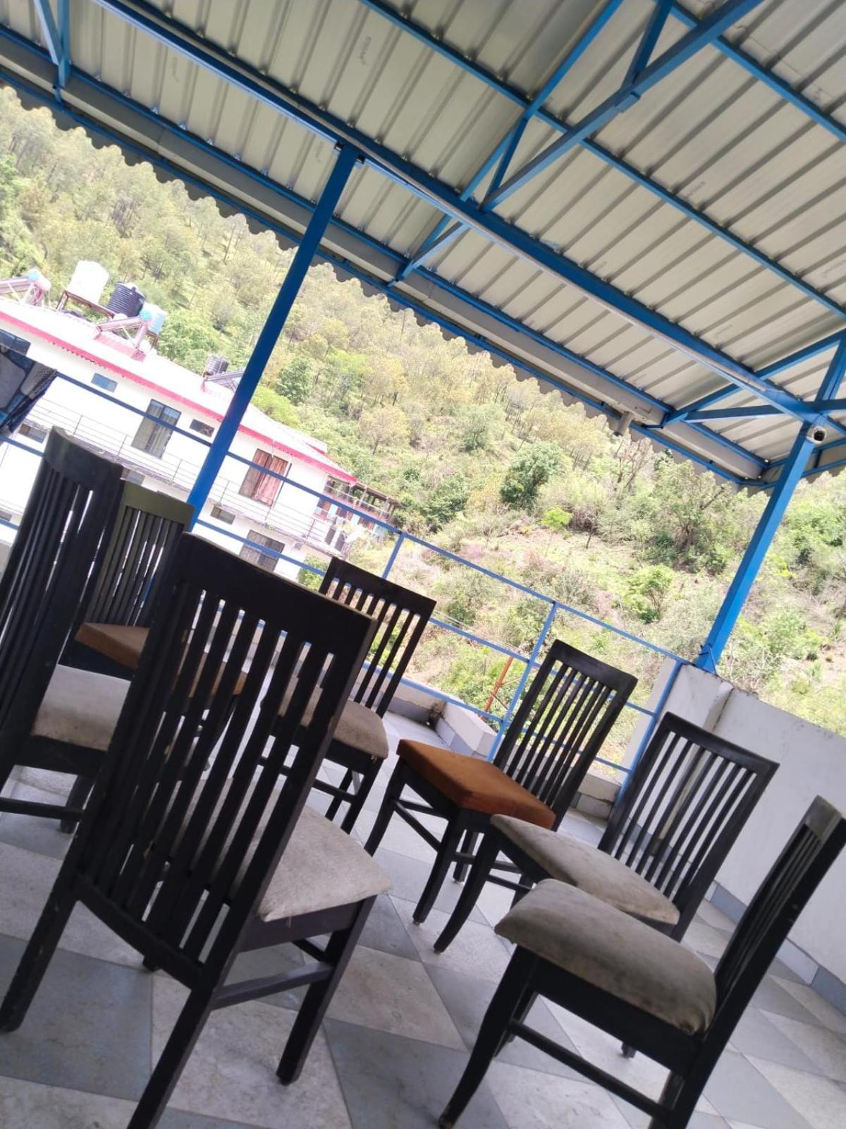 Abuzz Oxfordcaps Chanakya Hostel Solan Exterior foto