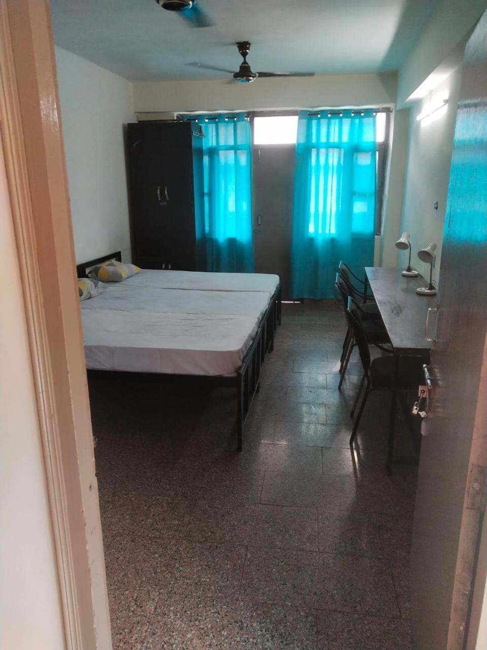 Abuzz Oxfordcaps Chanakya Hostel Solan Exterior foto