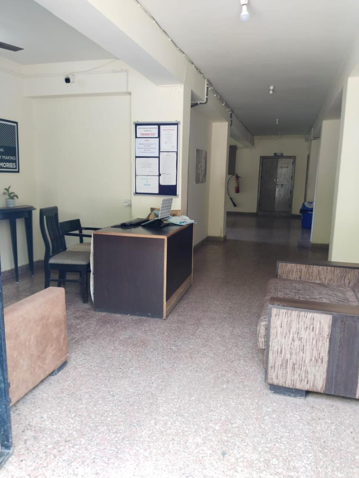 Abuzz Oxfordcaps Chanakya Hostel Solan Exterior foto